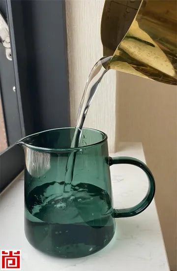 EXRIMA Transparent Microfoam Milk Pitcher — spout detail